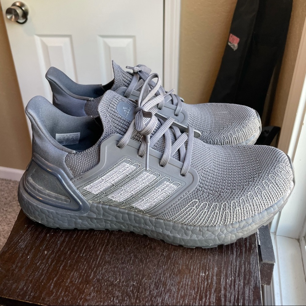 ULTRABOOST 20 / Men 7.5 / Women 8.5 / EG0701